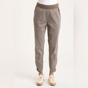 XCVI Leanne Pants, Hillside